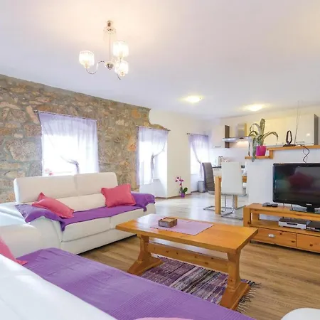 Cozy In With Outdoor Swimming Pool *