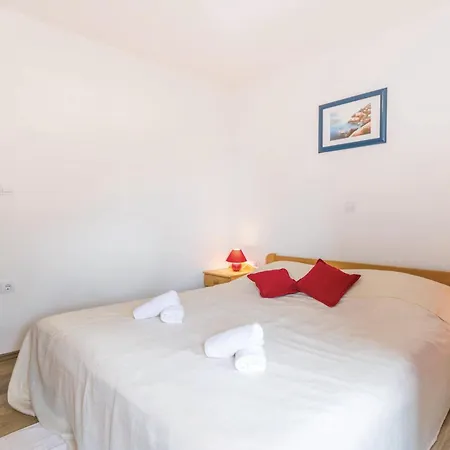 度假居 Cozy In With Outdoor Swimming Pool 密德维亚