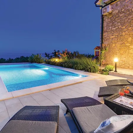 度假居 Cozy In With Outdoor Swimming Pool