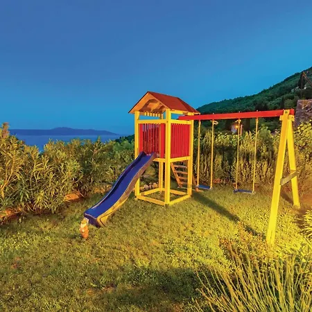度假居 Cozy In With Outdoor Swimming Pool