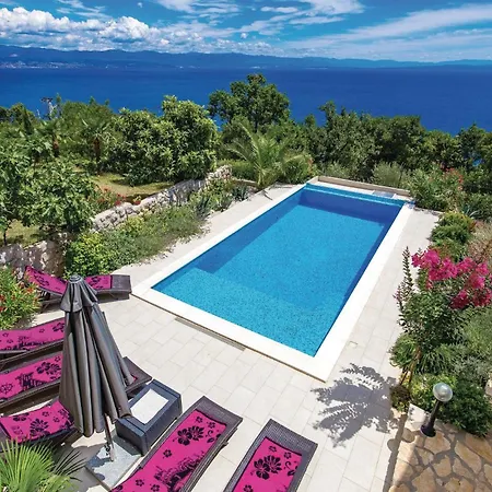 度假居 Cozy In With Outdoor Swimming Pool